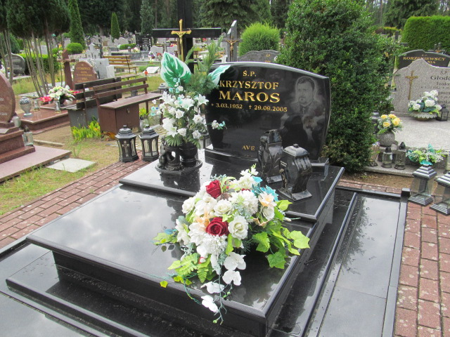 Grób Alina Maros
