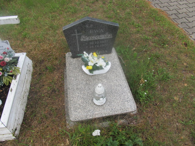 Grób Ewa Staszewska-dziecko