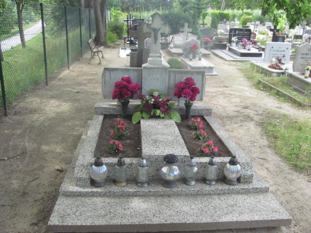 Grób Adam Szymański